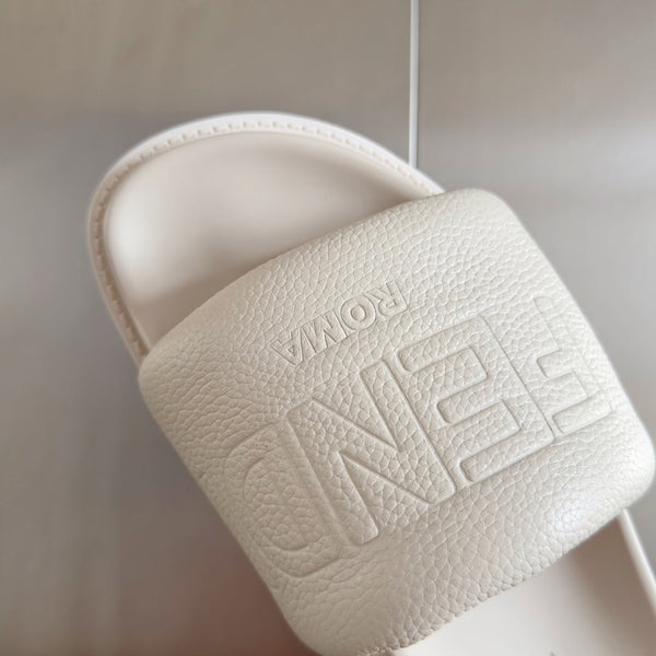 FENDI ROMA SLIDES IN WHITE  FUSSBETT LAMBSKIN