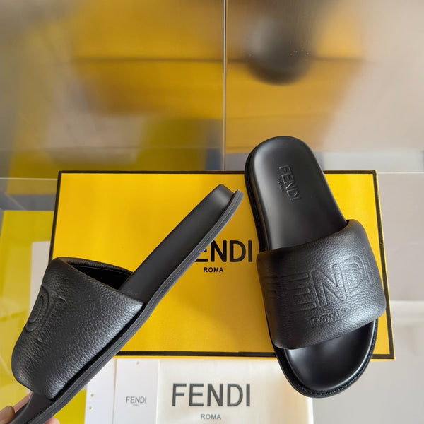 FENDI ROMA SLIDES IN BLACK  FUSSBETT LAMBSKIN