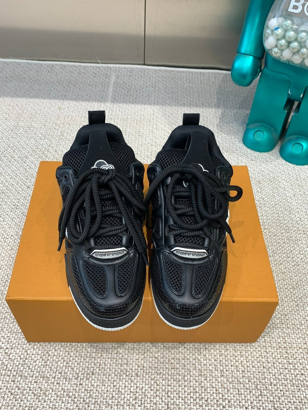 Sneaker da skate LV in pelle di vacchetta nera