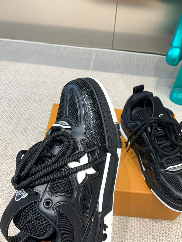Sneaker da skate LV in pelle di vacchetta nera