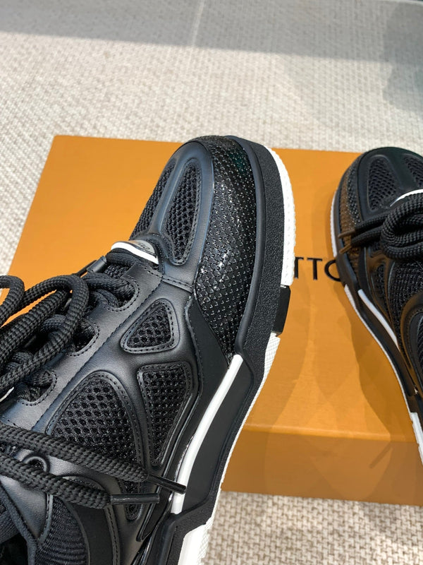 Sneaker da skate LV in pelle di vacchetta nera