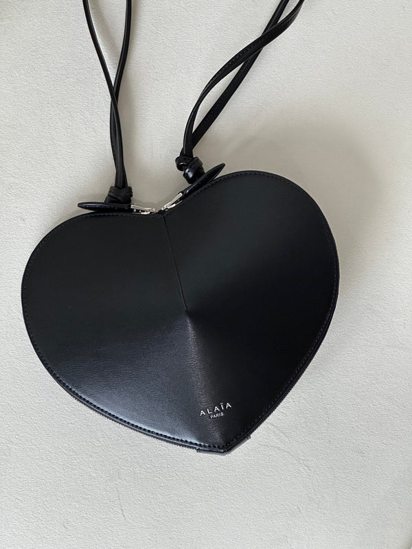 LE COEUR BAG 21 IN BLACK CALFSKIN
