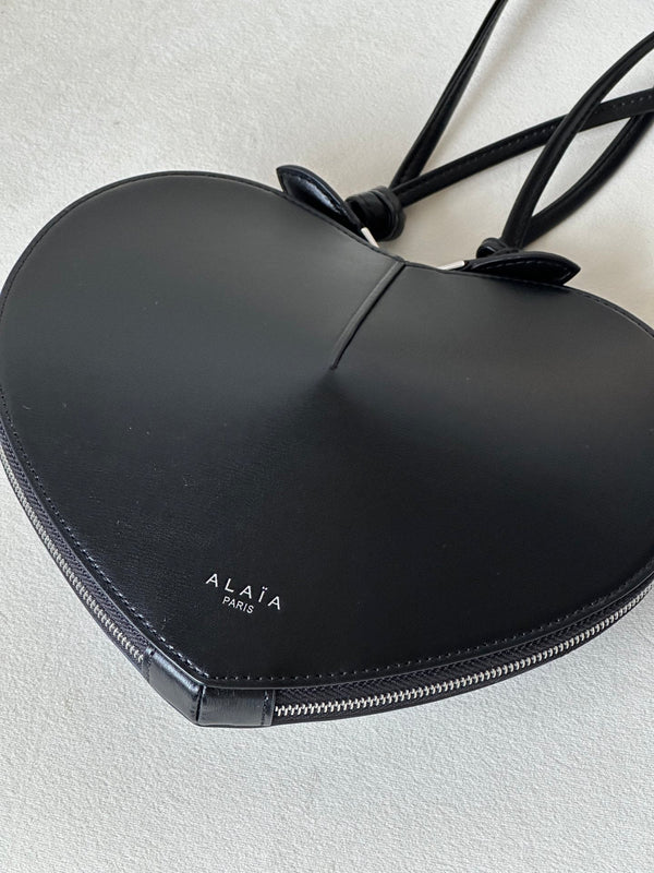 LE COEUR BAG 21 IN BLACK CALFSKIN