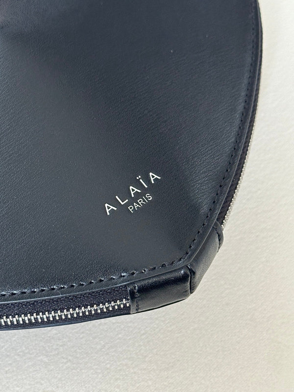 LE COEUR BAG 21 IN BLACK CALFSKIN