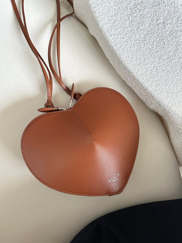 LE COEUR BAG 21 IN UMBER BROWN CALFSKIN