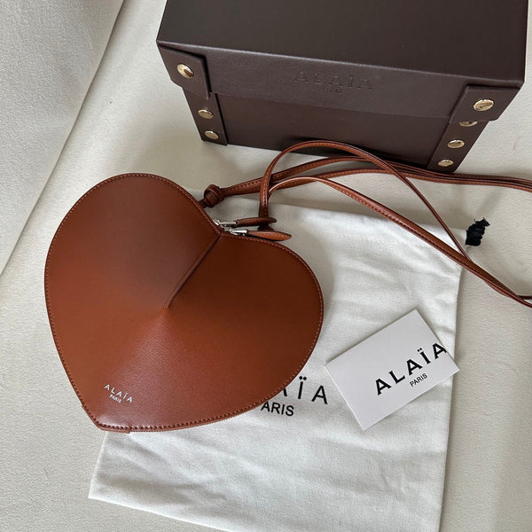 LE COEUR BAG 21 IN UMBER BROWN CALFSKIN