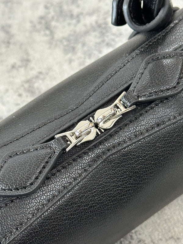 LE TECKEL SMALL BAG 27 IN BLACK GOATSKIN