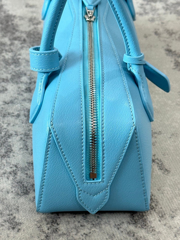 LE TECKEL MEDIUM BAG 32 IN SKY BLUE GOATSKIN