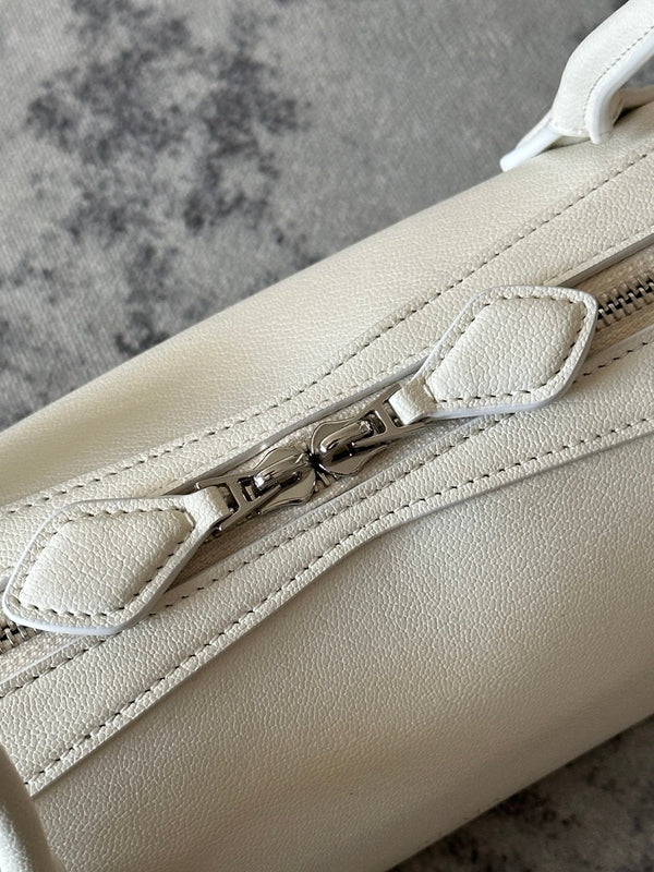 LE TECKEL MEDIUM BAG 32 IN WHITE GOATSKIN