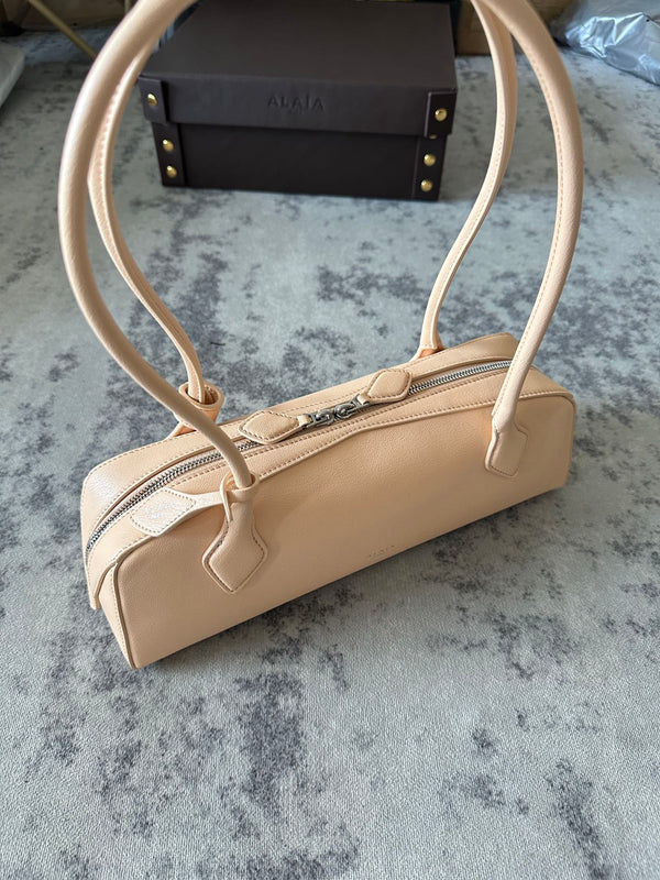 LE TECKEL MEDIUM BAG 32 IN BISQUE GOATSKIN