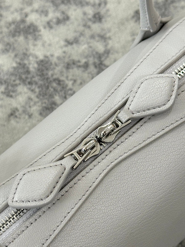 LE TECKEL SMALL BAG 27 IN PLATINUM GOATSKIN