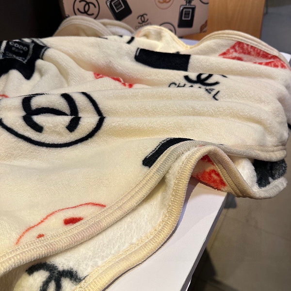 BLANKET IN WHITE MIX COLORFUL MILK VELVET 152041