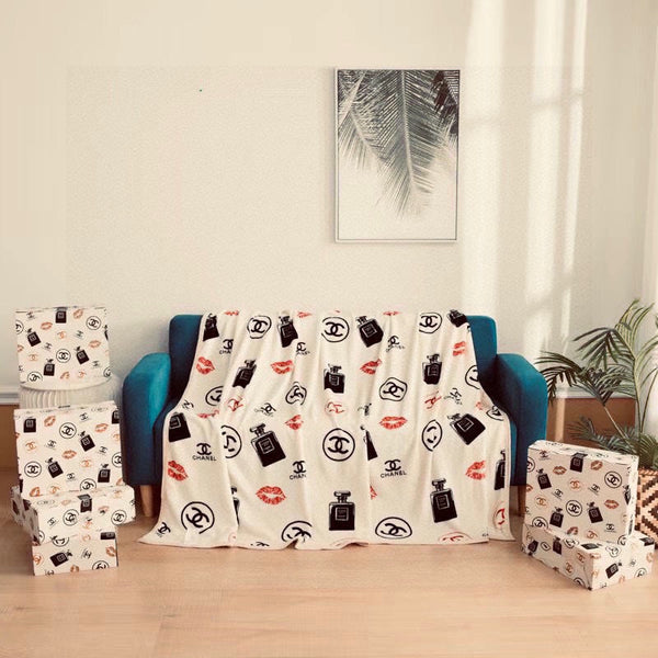 BLANKET IN WHITE MIX COLORFUL MILK VELVET 152041