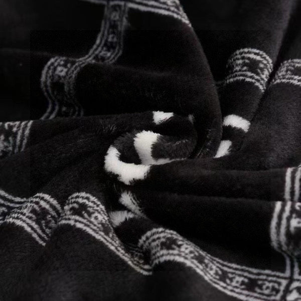 CC BLANKET IN BLACK MIX WHITE MILK VELVET 421609