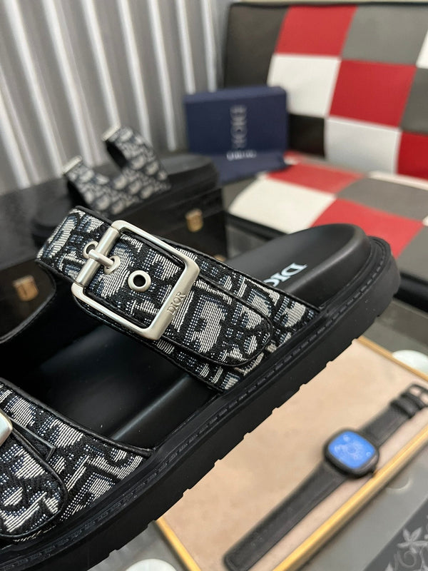 CD AQUA BUCKLE SANDAL BLACK AND GRAY JACQUARD