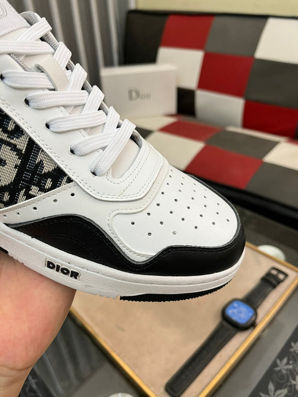 CD B27 SNEAKER BASSA IN PELLE DI VITELLO NERA E BIANCA