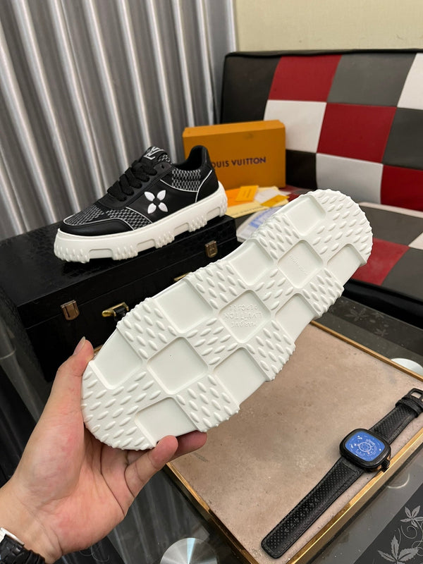 SNEAKER LV IN VITELLO MONOGRAMMA NERO E DENIM