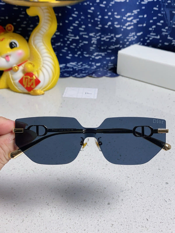 MONTAIGNE SUNGLASS 563194 IN GOLD METAL GREY LENSES