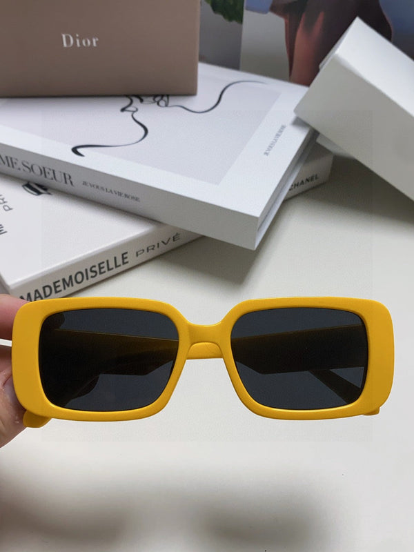 MONTAIGNE SUNGLASS 571593 IN YELLOW ACETATE TEXT LOGO