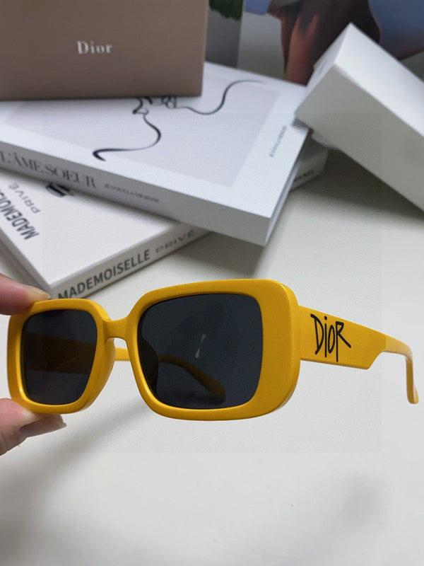 MONTAIGNE SUNGLASS 571593 IN YELLOW ACETATE TEXT LOGO