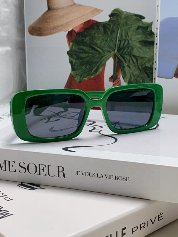 MONTAIGNE SUNGLASS 571594 IN GREEN ACETATE TEXT LOGO