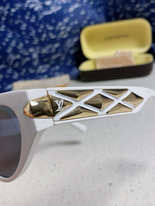 CAT EYE SUNGLASSES 576885 IN WHITE AND GOLD ACETATE