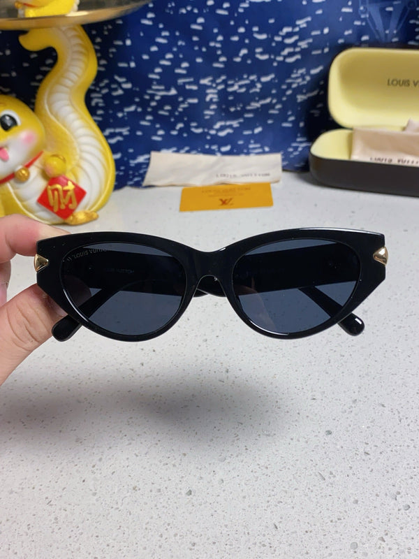 CAT EYE SUNGLASSES 576886 IN BLACK AND GOLD ACETATE