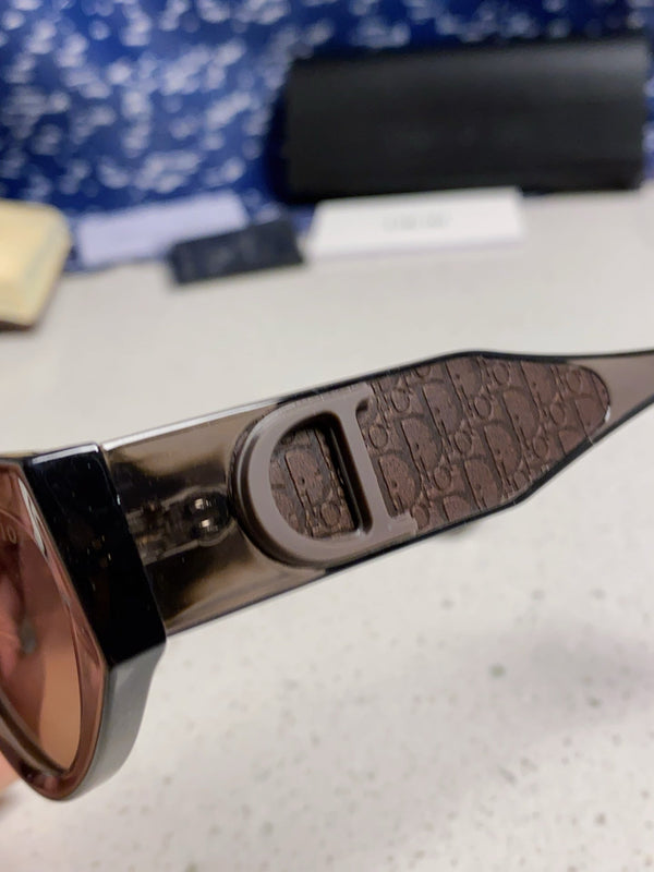 MONTAIGNE SUNGLASS 578112 IN BROWN ACETATE