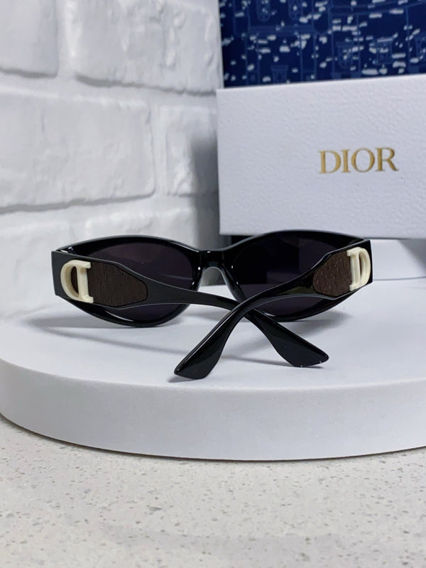 MONTAIGNE SUNGLASS 578115 IN BLACK ACETATE