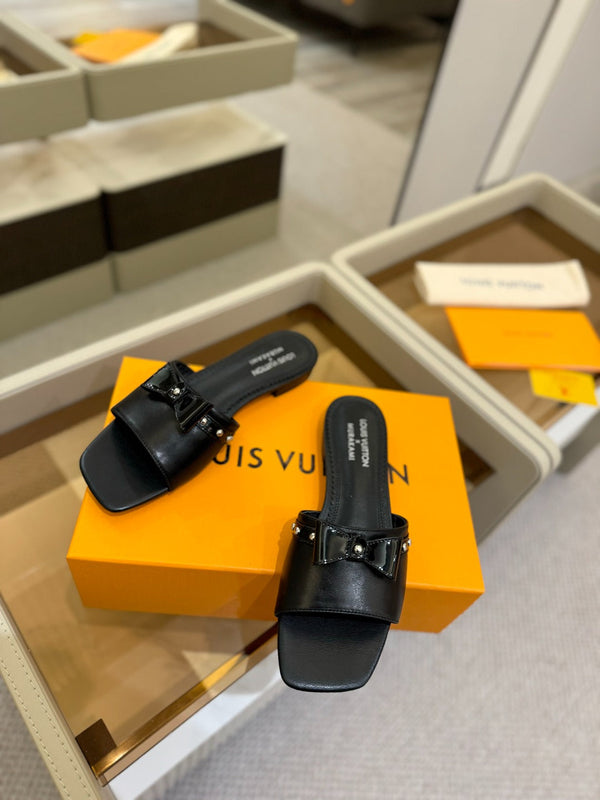 LV x TM 6AM Flat Mule in pelle di pecora nera 241219