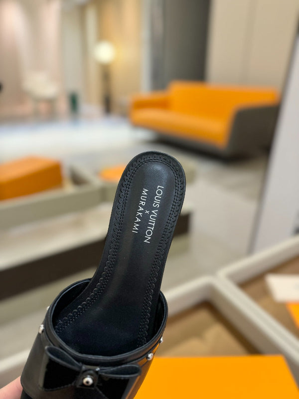 LV x TM 6AM Flat Mule in pelle di pecora nera 241219