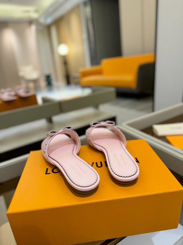 LV x TM 6AM Flat Mule in pelle di pecora rosa 241220