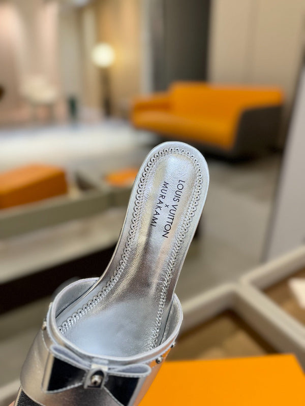 LV x TM 6AM Flat Mule in pelle di pecora metallizzata argento 241221