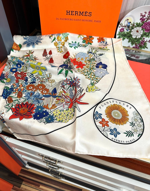 Planifleurs Scarf 90 CM White Colorful Silk 404030
