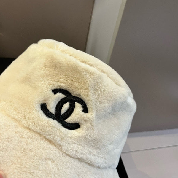 CAPPELLO A SECCHIELLO IN PILE BIANCO 429804