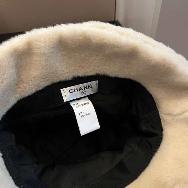 CAPPELLO A SECCHIELLO IN PILE BIANCO 429804