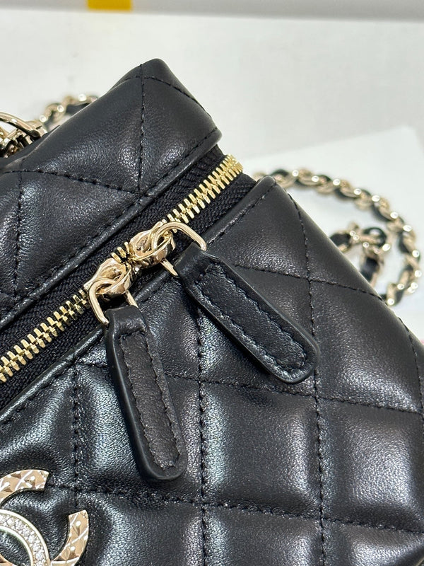 CC 25C Beauty Case 19,5 cm Pelle di pecora Hanel nera Hardware oro chiaro