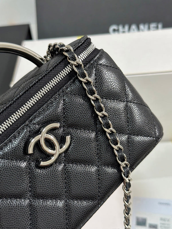 CC 25P Vanity Case 17cm Black Leather Silver Hardware 243469