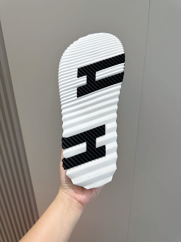 HM ELECTRIC SANDAL SILVER CALFSKIN