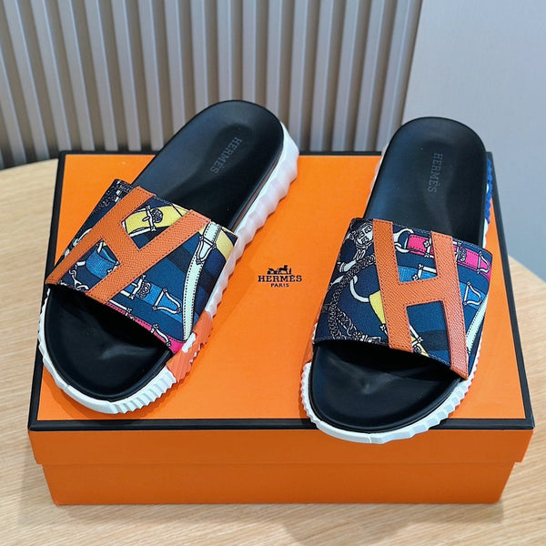 HM SLIPPERS BLACK AND NAVY CANVAS WITH MOTIF