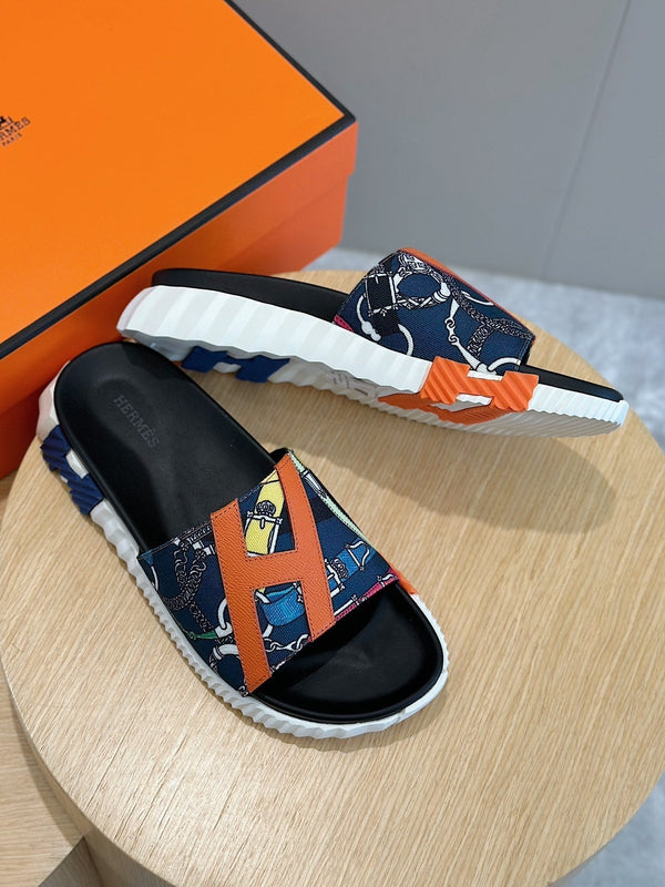 HM SLIPPERS BLACK AND NAVY CANVAS WITH MOTIF