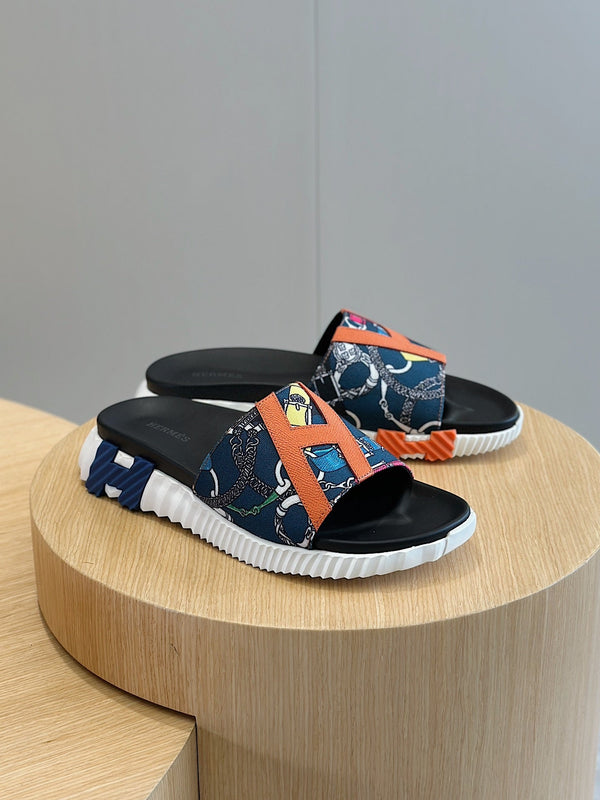 HM SLIPPERS BLACK AND NAVY CANVAS WITH MOTIF