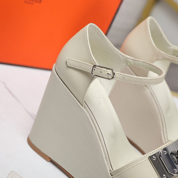 SANDALI CON ZEPPA IN PELLE DI AGNELLO DA NEVE