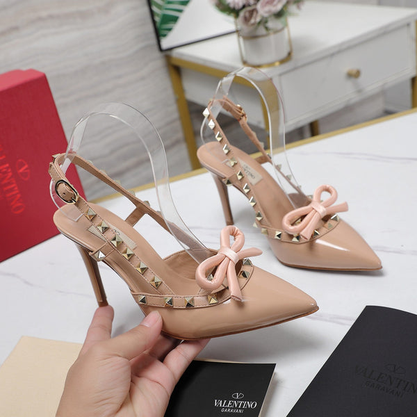 DÉCOLLETÉ ROCKSTUD BOW SLINGBACK IN VERNICE NUDE TAN 95MM