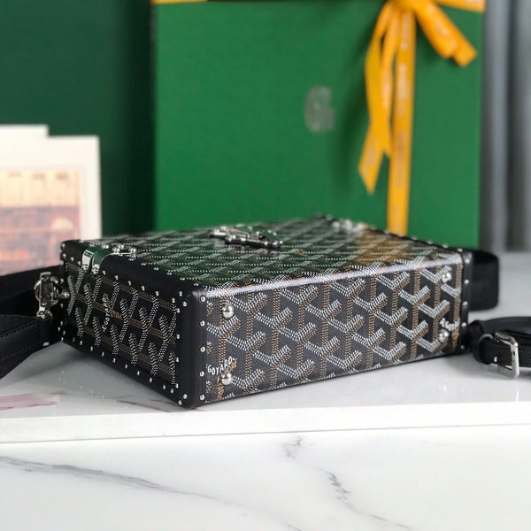 CASSETTE TRUNK BAG 21 IN BLACK GOYARDINE CANVAS & CLAMECY COWHIDE