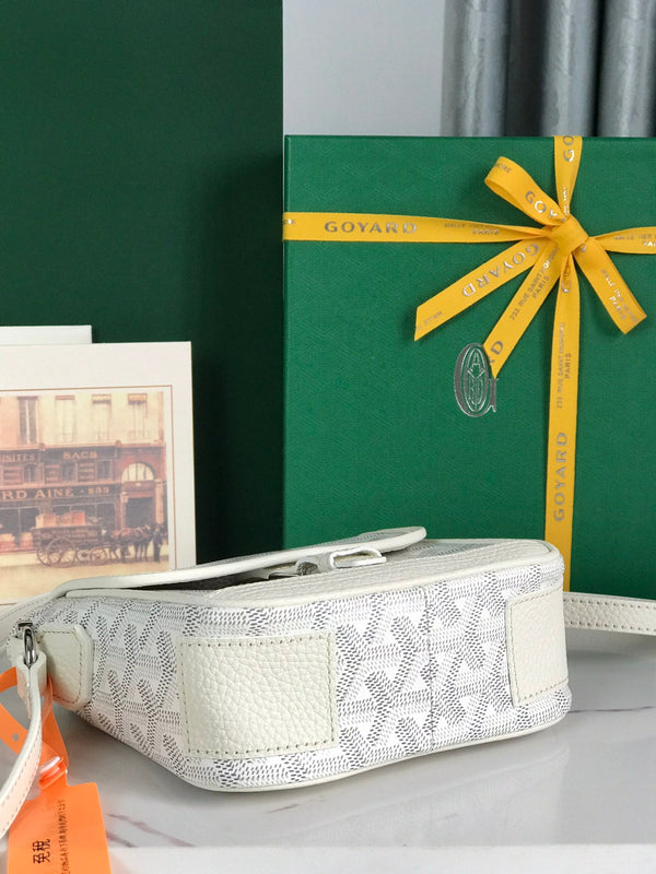 GRAND BLEU 16 IN WHITE GOYARDINE CANVAS AND LAMBSKIN