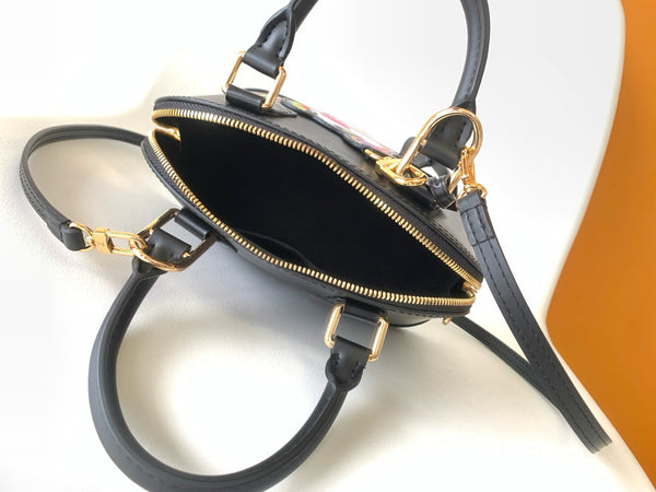 LVxTM Alma BB Handbag 18cm Black Epi Cowhide Metal GHW