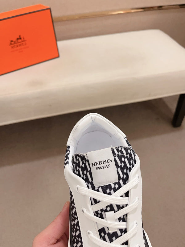 HM DAY SNEAKER BLACK AND WHITE FABRIC