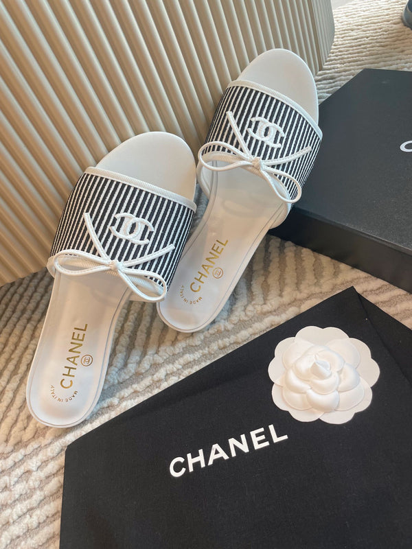 sandalo mulo bianco nero tessuto ricamato pelle di vitello