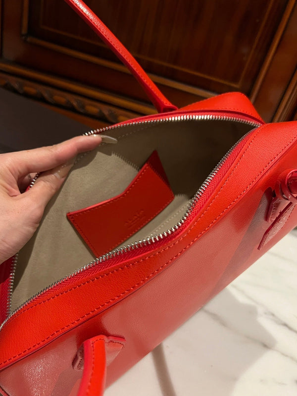 LE TECKEL MEDIUM BAG 33 IN CLASSIC RED GOATSKIN